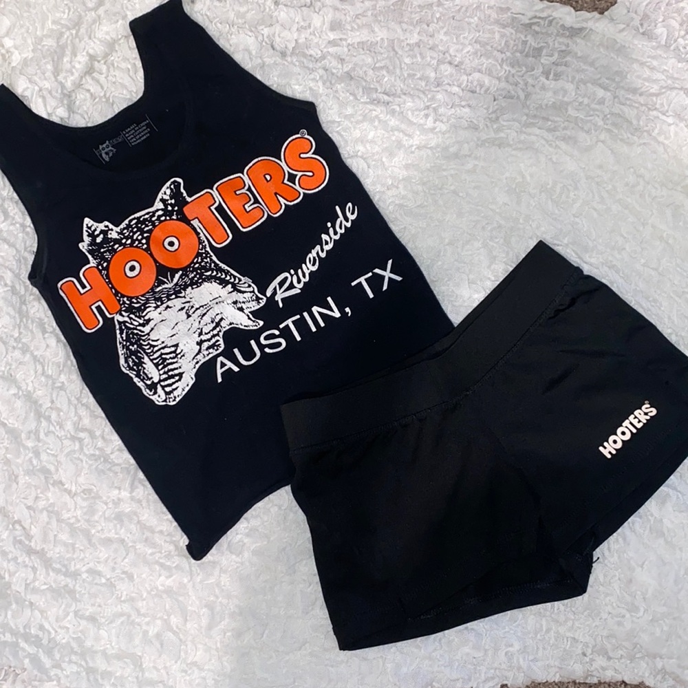 Austin tx riverside hooters uniform